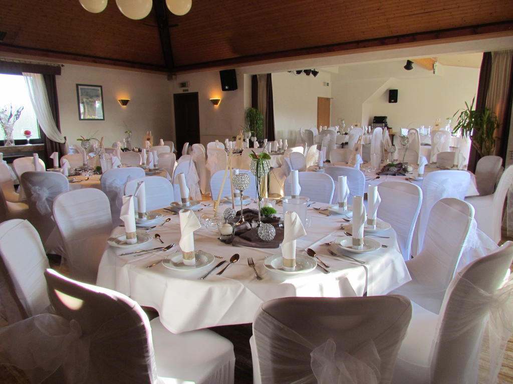 Rhoenblick Landhotel - Restaurant - Countrypub Petersberg  Esterno foto